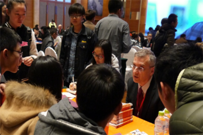 達利通留學教育 專業引領，助力學子開啟海外求學新篇章